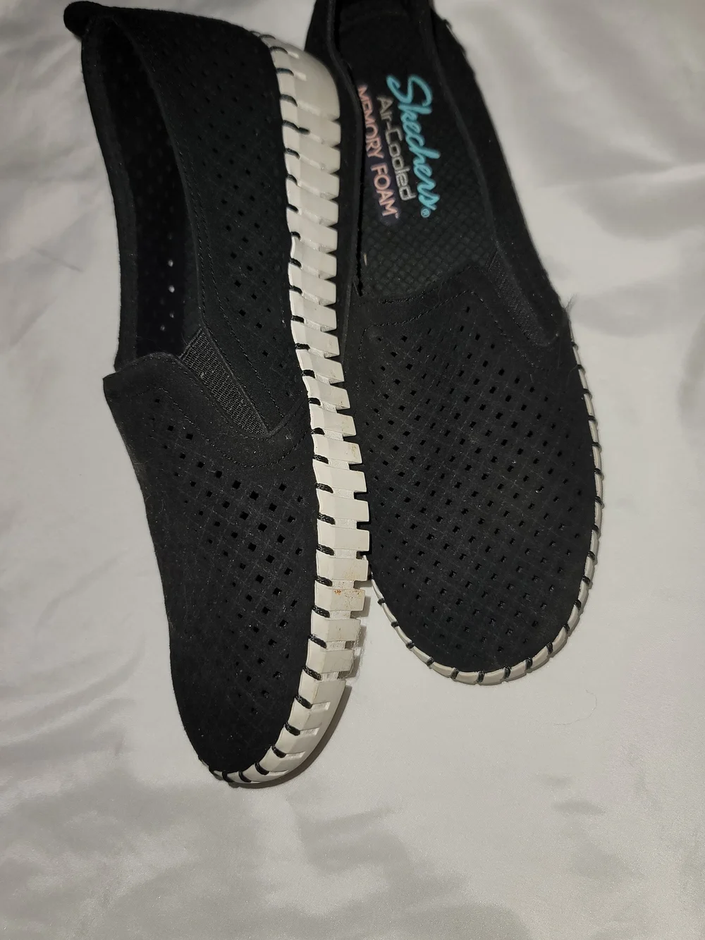 Skechers fits women